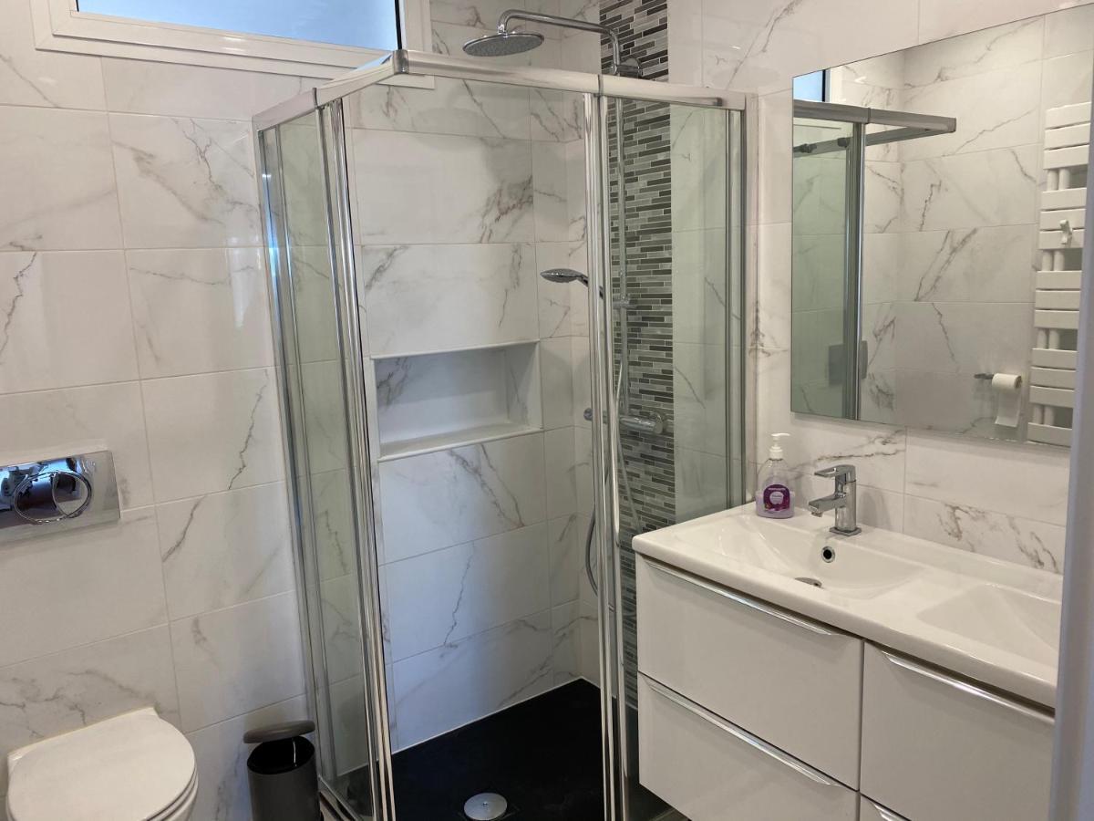 à De 3 Pièces - 72m2 *